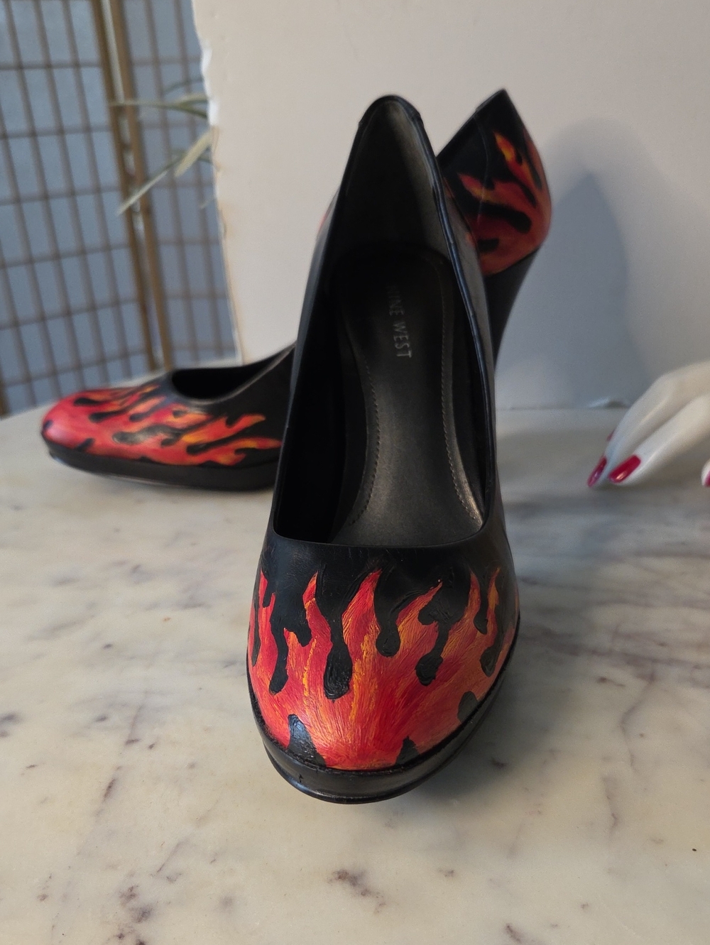 Nine West Black Pumps with Red and Orange Flame Design Sz 9.5 🔥